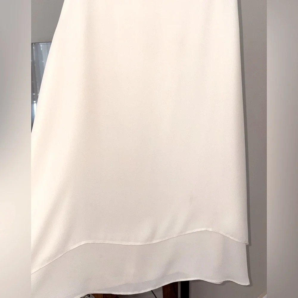 Sleeveless white blouse. Chiffon Layered bottom and longer back. Large - Picture 6 of 13